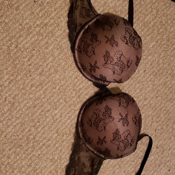 Victoria's Secret - Picture 2 of 4